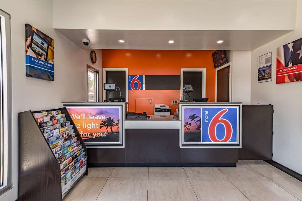 Motel 6 - photo 21