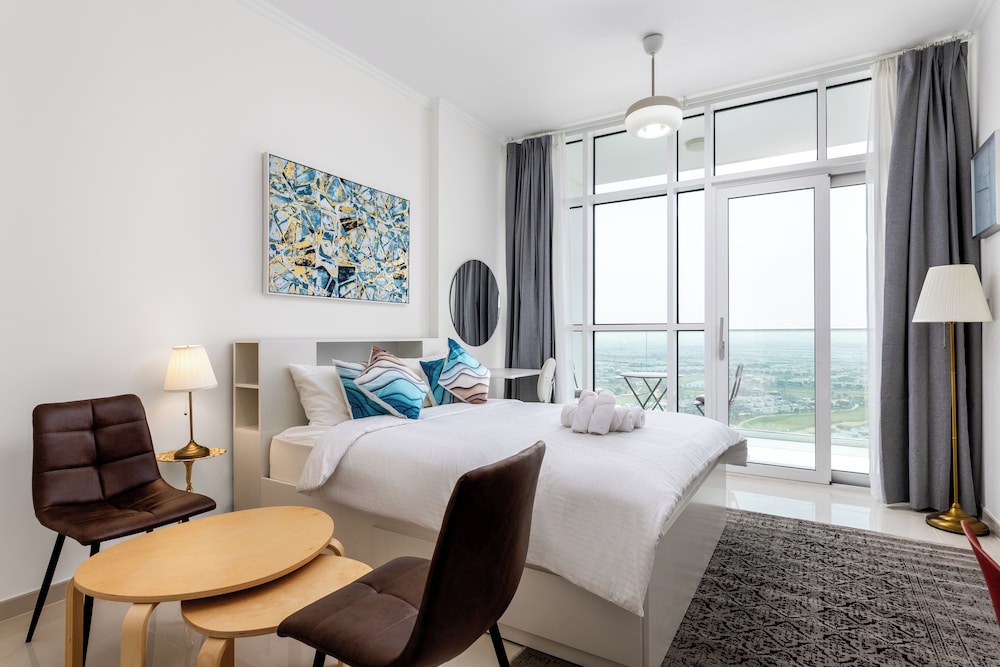Waves Elegant 28th Floor Studio in Carson A Damac Hills — 4-Star Luxury Hotel in Dubai, United Arab Emirates