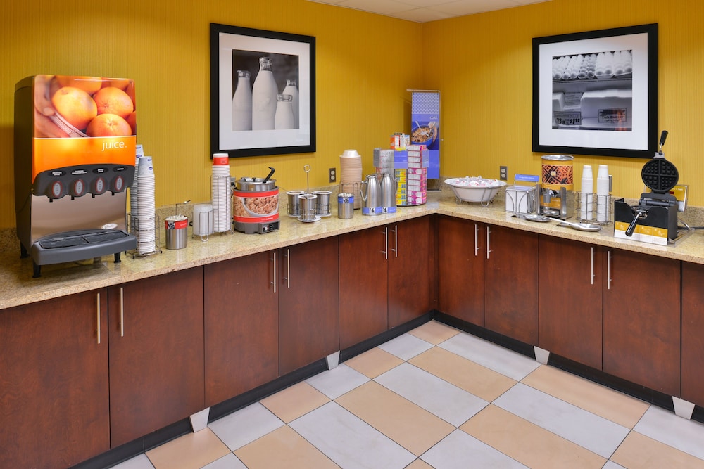Hampton Inn & Suites Ontario - photo 36