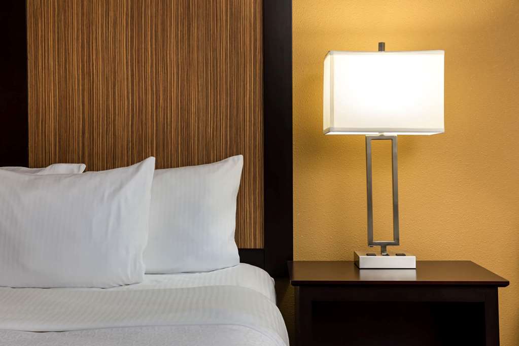 La Quinta Inn & Suites by Wyndham LaGrange I 85 - photo 13