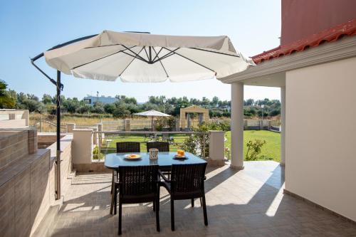 Katerina Apartment — 4-Star Luxury Hotel in Afantou, Greece