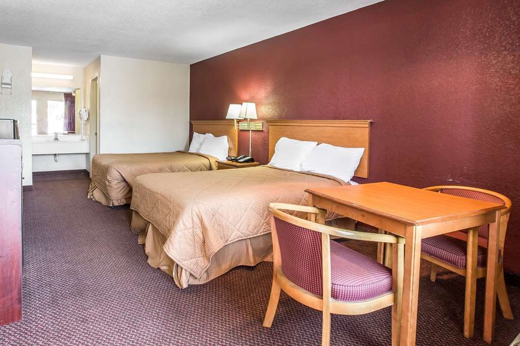 Rodeway Inn Expo Center - photo 12