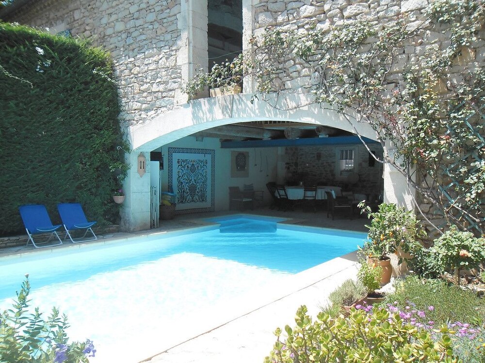 Le Clos d'Isabelle — 4-Star Luxury Hotel in Marsillargues, France