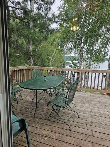 Butler's Bay Teal Lake 4 Bedroom Hotel Room by RedAwning - photo 3