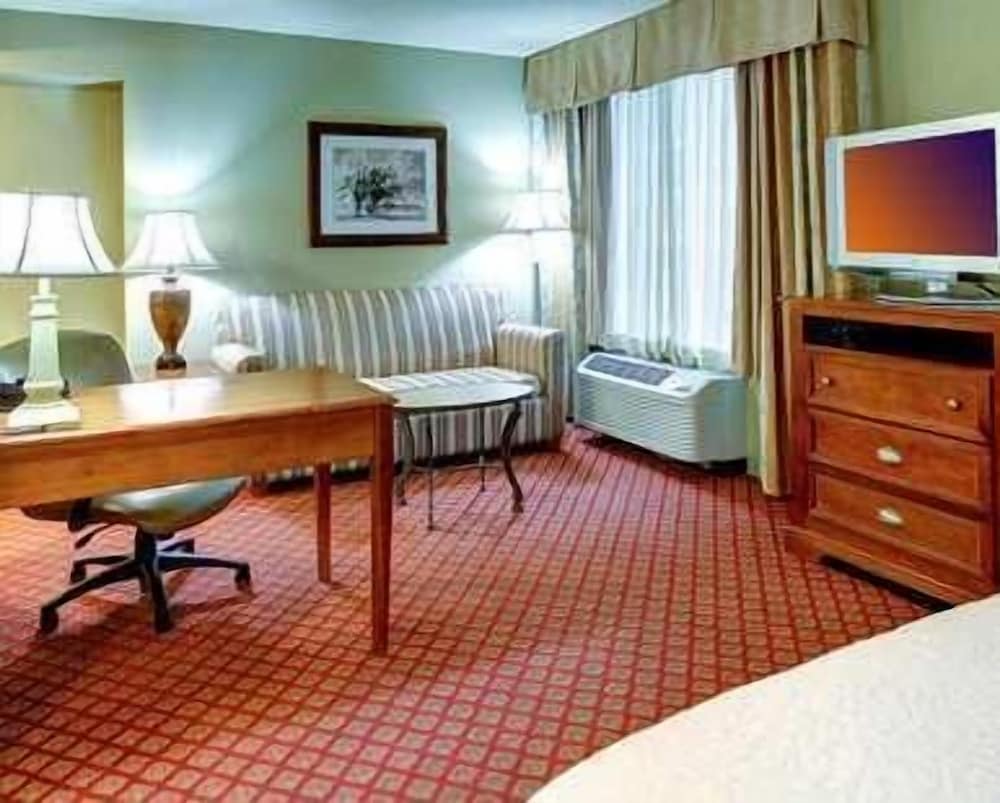 Hampton Inn & Suites Greenville - photo 33