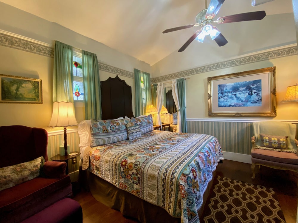 Penny Farthing Inn - photo 13