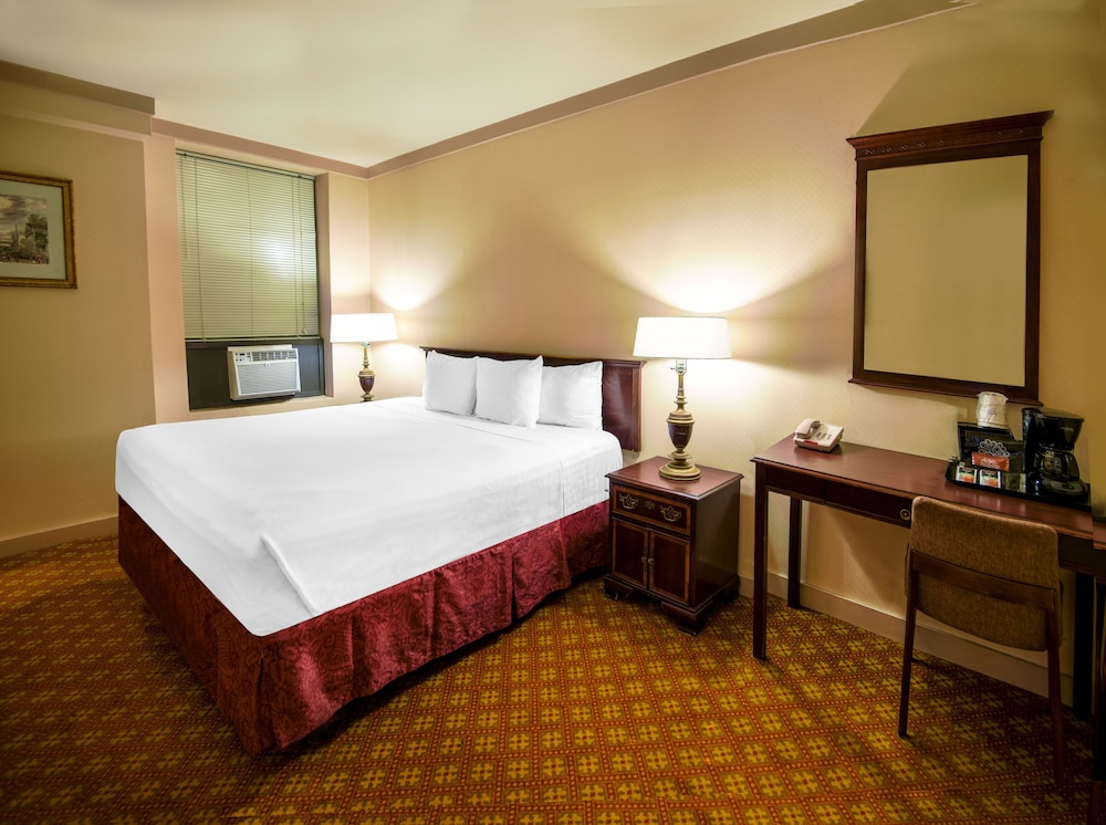 Night Hotel Broadway - photo 17