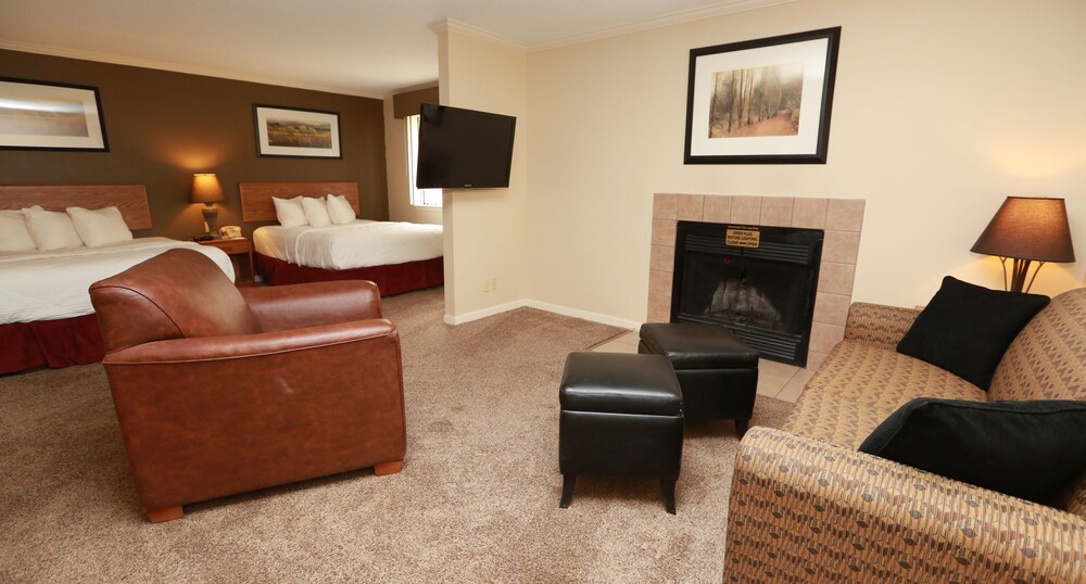 Sterling Hotel and Suites - photo 26