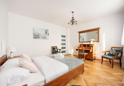 Metro Zacisze Fausta House with Garden by BookingHost — 4-Star Luxury Hotel in Warsaw, Poland