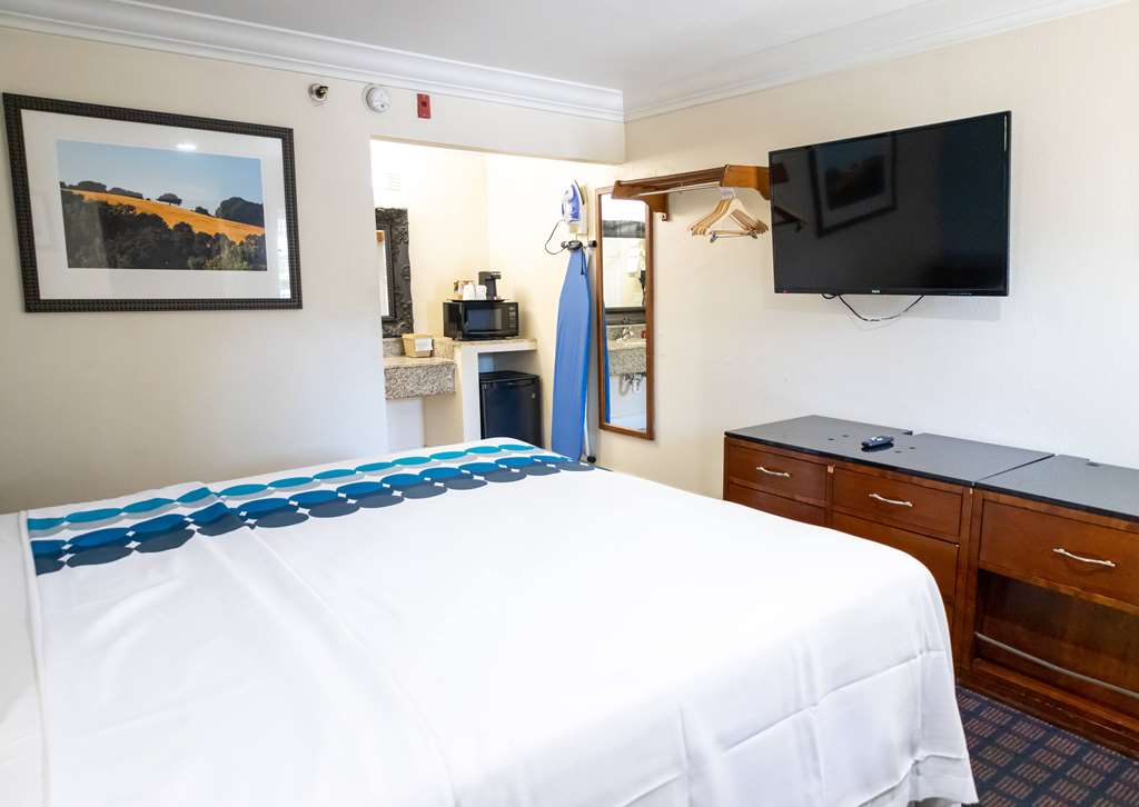 Days Inn By Wyndham College Park Atlanta Airport South - photo 22