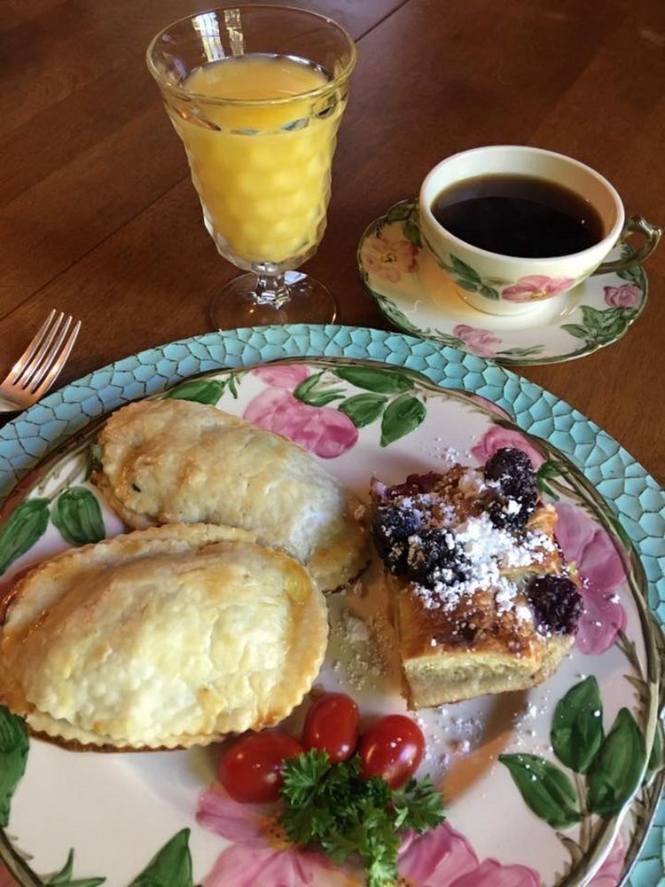 Commodore Bed and Breakfast - photo 21