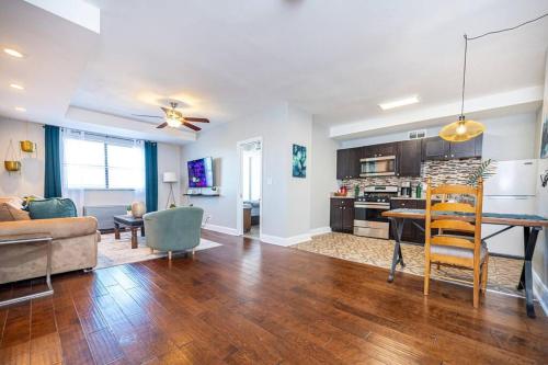 Downtown King bed 24 concierge Onsite Parking LM903 — 4-Star Luxury Hotel in Atlanta, United States