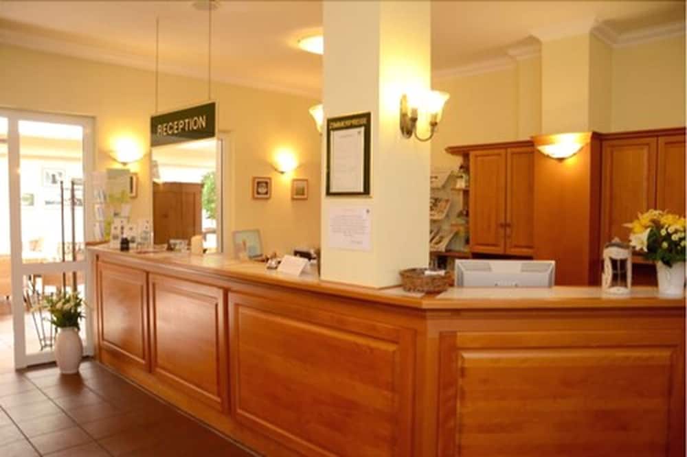 Check-in/check-out kiosk