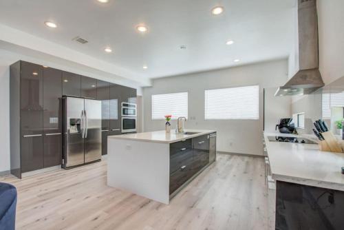 Modern 2 Bedroom 2 Bathroom Near Downtown Houston — 4-Star Luxury Hotel in Houston, United States