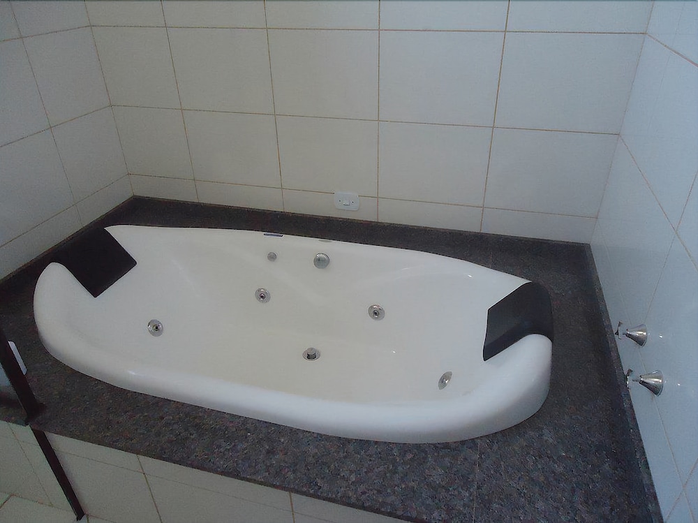 Caiubi Hotel — Guaira