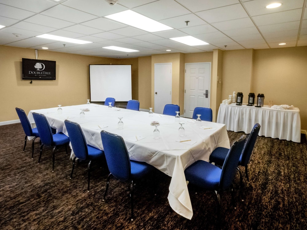 DoubleTree by Hilton Hotel Buffalo Amherst - photo 39