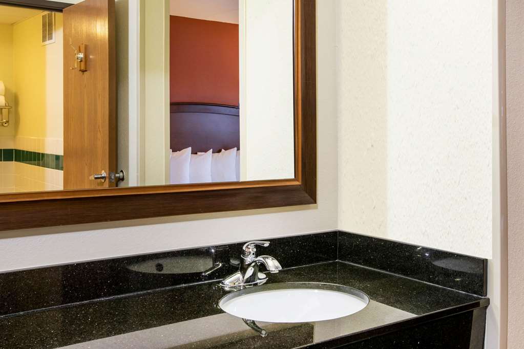 AmericInn by Wyndham Grand Forks - photo 16