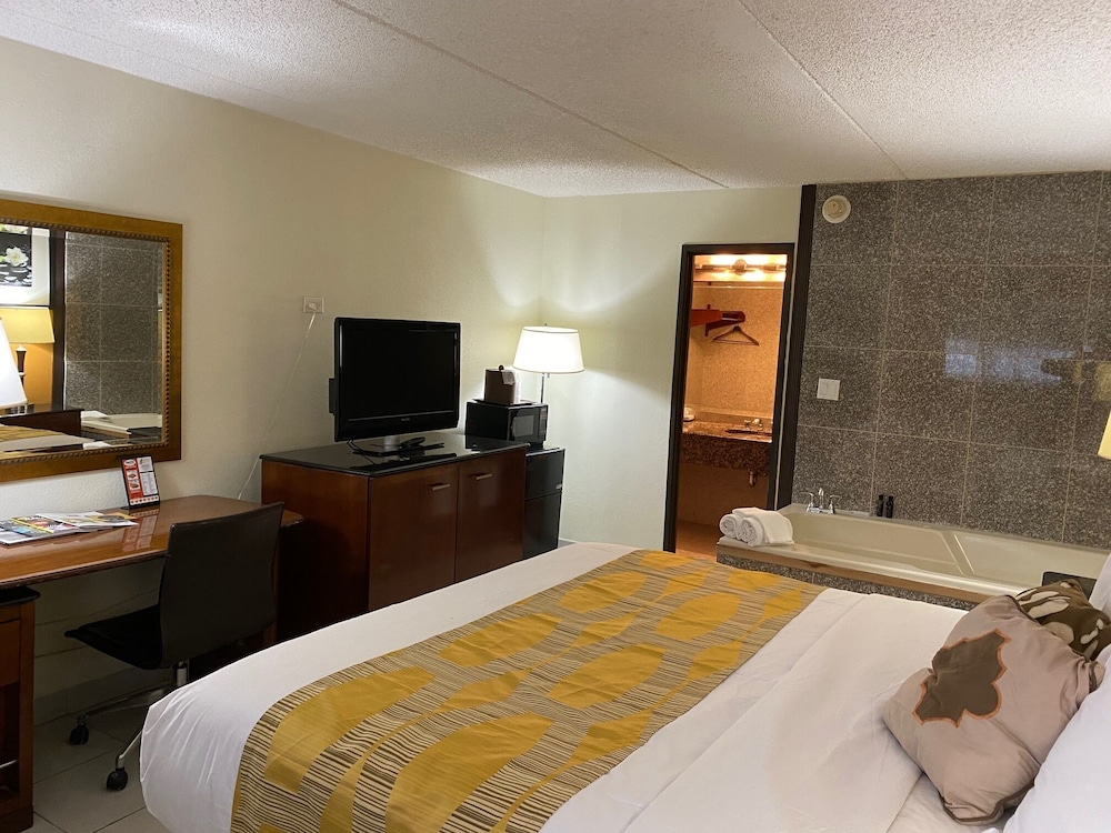 Marvin's Garden Inn - photo 20