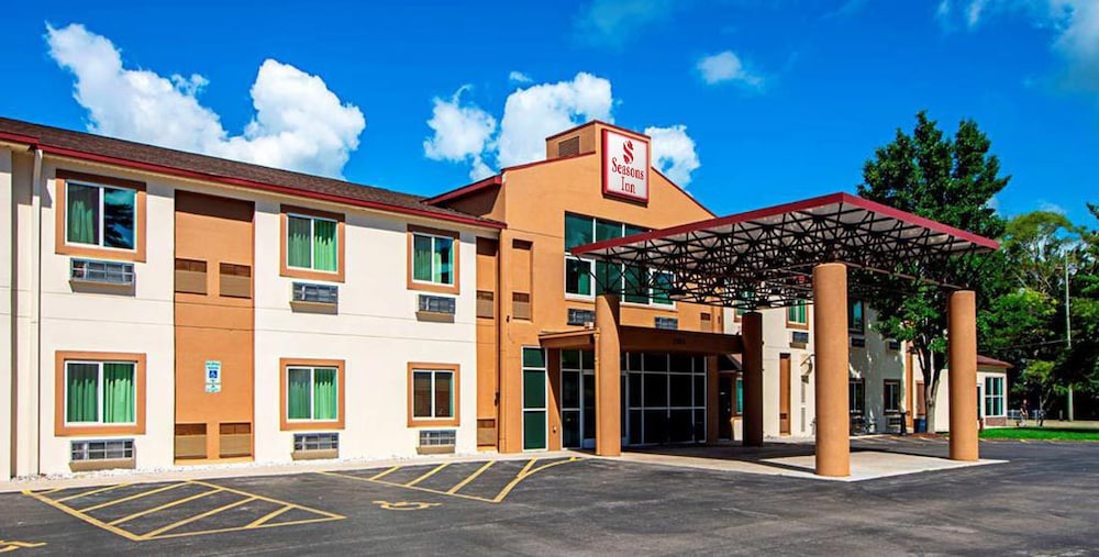 Seasons Inn Traverse City - featured photo