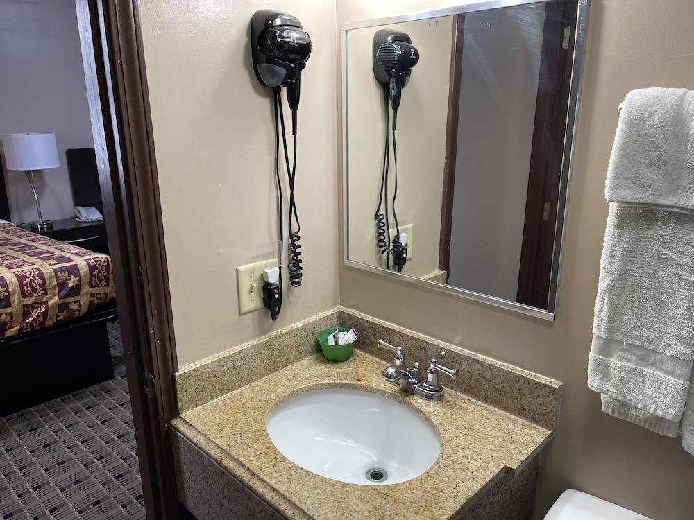 Economy Inn And Suites Ashtabula - photo 38