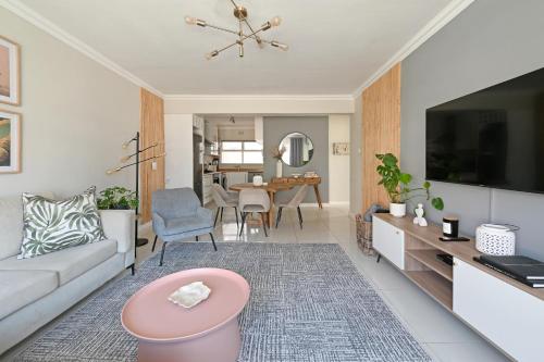 Modern Apt with Beautiful Views and Short Walk to Beach