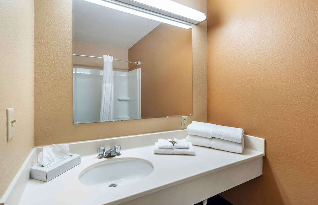 Extended Stay America Suites Chicago Woodfield Mall - photo 10