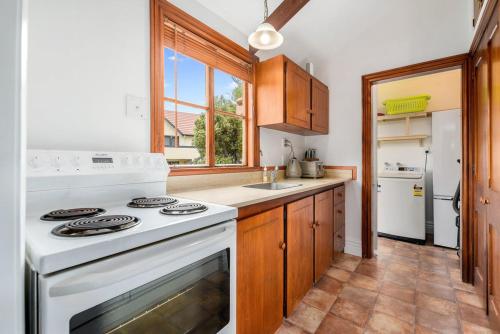 Central Peach Queenstown Holiday Home — 4-Star Luxury Hotel in Queenstown, New Zealand