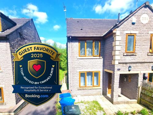 3 Bedroom Spacious Modern Comfortable Home in Rochdale Work Relax Explore Manchester Oldham Bury — 4-Star Luxury Hotel in Rochdale, United Kingdom