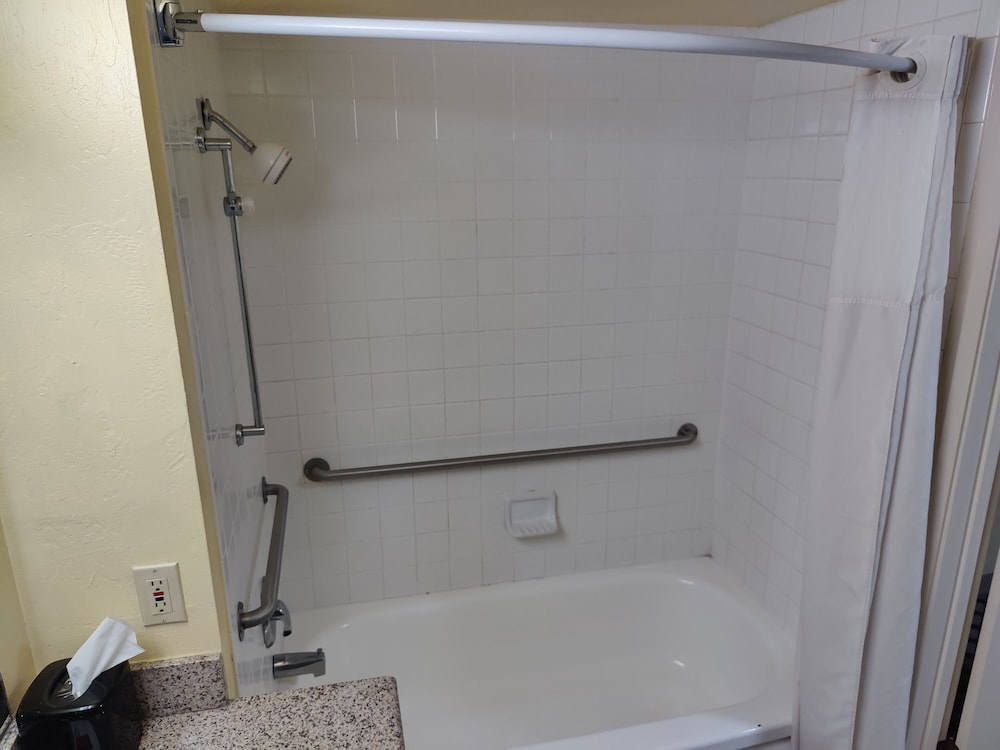 Days Inn by Wyndham Stockton - photo 19