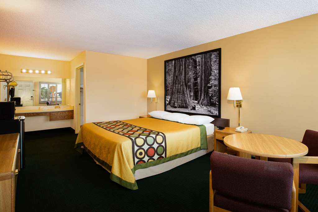 Super 8 by Wyndham Lindsay Olive Tree - photo 17
