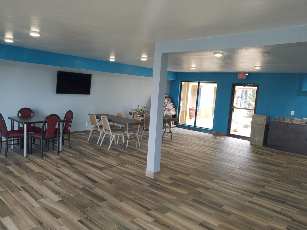 Days Inn By Wyndham Oklahoma City Nw Expressway - photo 3