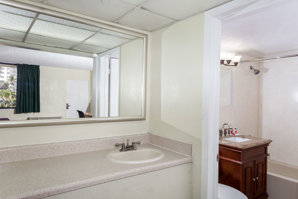 Ocean Reef Hotel - photo 32