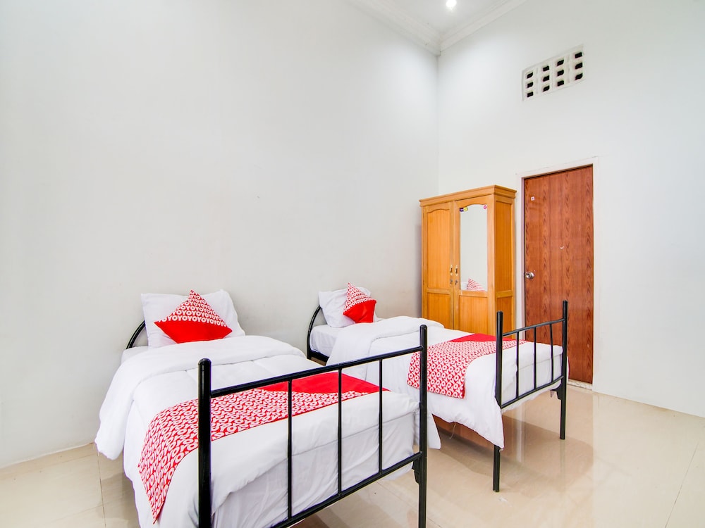 Gedung Putih Inn Syariah by Oyo in Pekanbaru, Indonesia