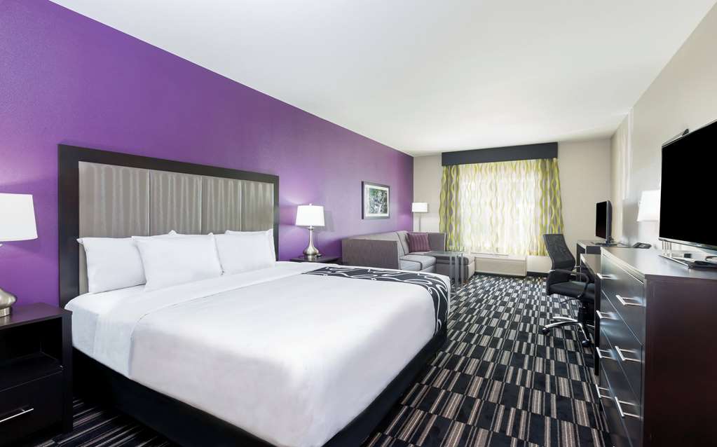 La Quinta Inn & Suites by Wyndham Fairfield Napa Valley - photo 11