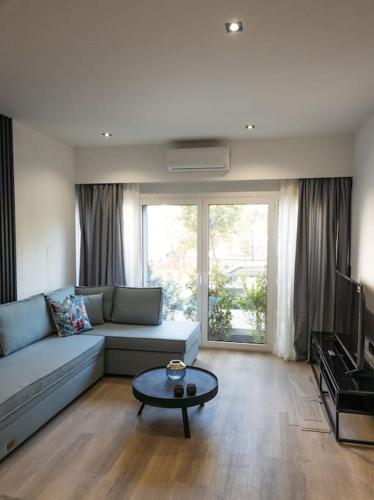 Azalea Suite 5 Min Drive To Piraeus Port — 4-Star Luxury Hotel in Piraeus, Greece