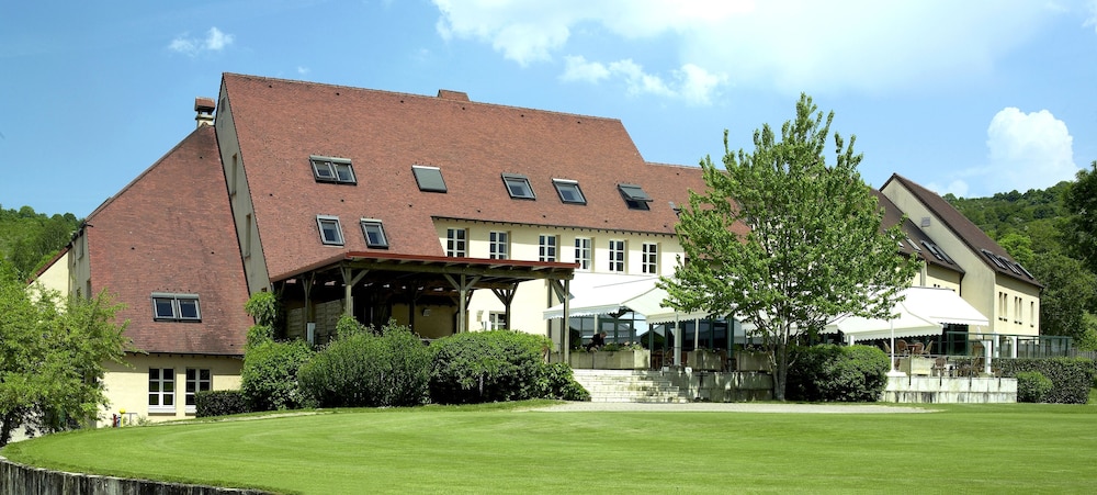 Golf Hotel Resort Val De Sorne — Sens