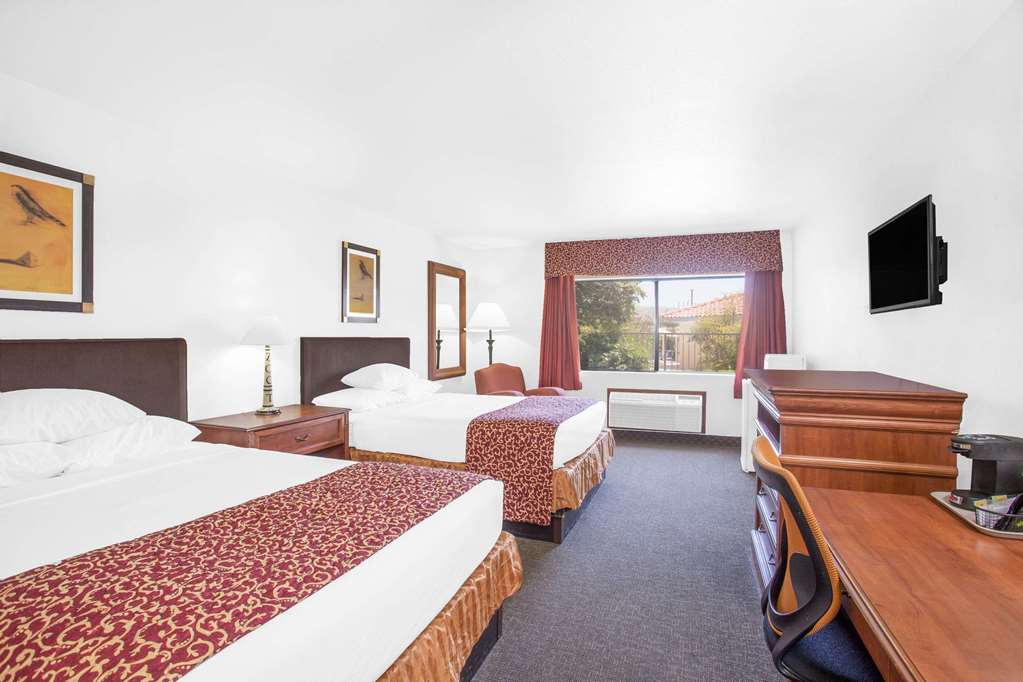 Ramada by Wyndham Barstow - photo 9