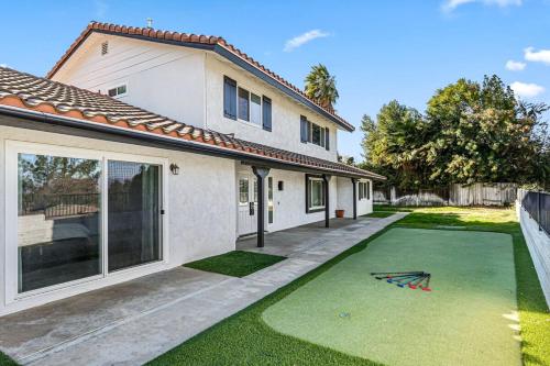 5BR Fun Haven Pool Mini Golf Movie Game room — Riverside — photo 4