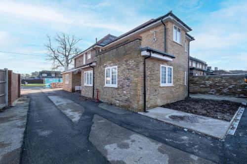 Pinewood 1 &Amp;2 Bedroom Apt. By Arista Living — 4-Star Luxury Hotel in Iver, United Kingdom