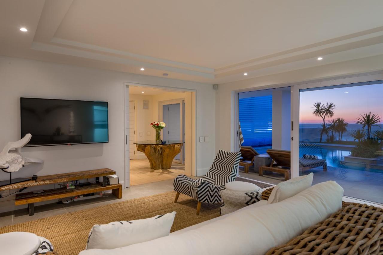 Sandpiper House: Stunning Ocean Views Heated Pool & Large Garden