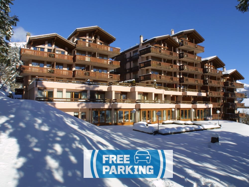 Aparthotel Helvetia Intergolf — 4-Star Luxury Hotel in Montana, Switzerland