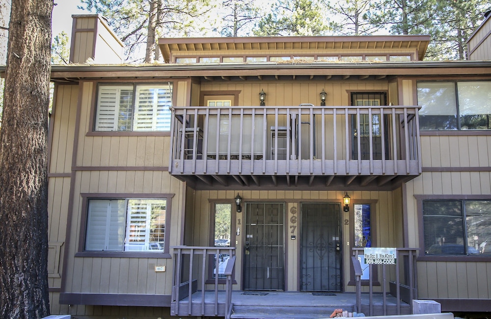 Summit Getaway Condo Affordable and ideally located Wood burning fireplace Walk to Ski Resort - photo 26