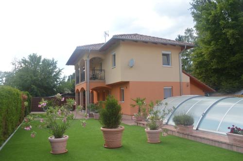 Granada Medencés Apartmanház in Zamardi, Hungary