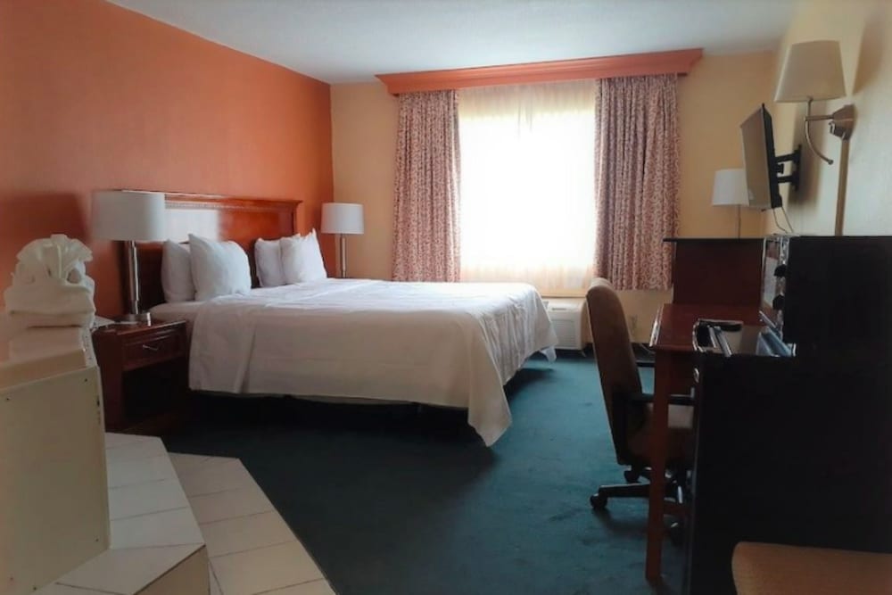 Buckeye Inn Express - photo 9