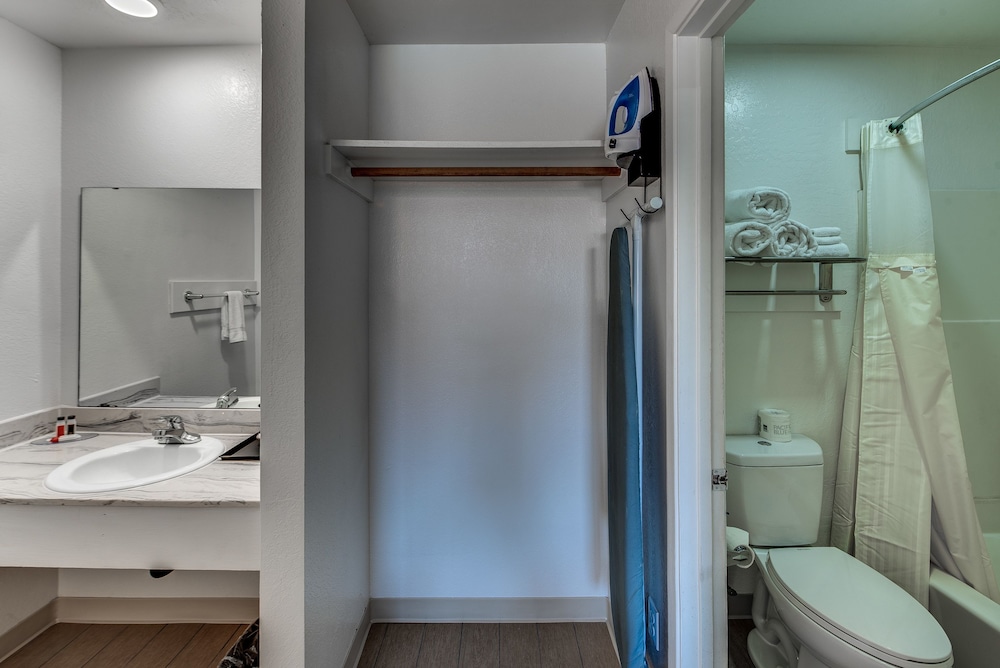 Angels Inn - photo 4