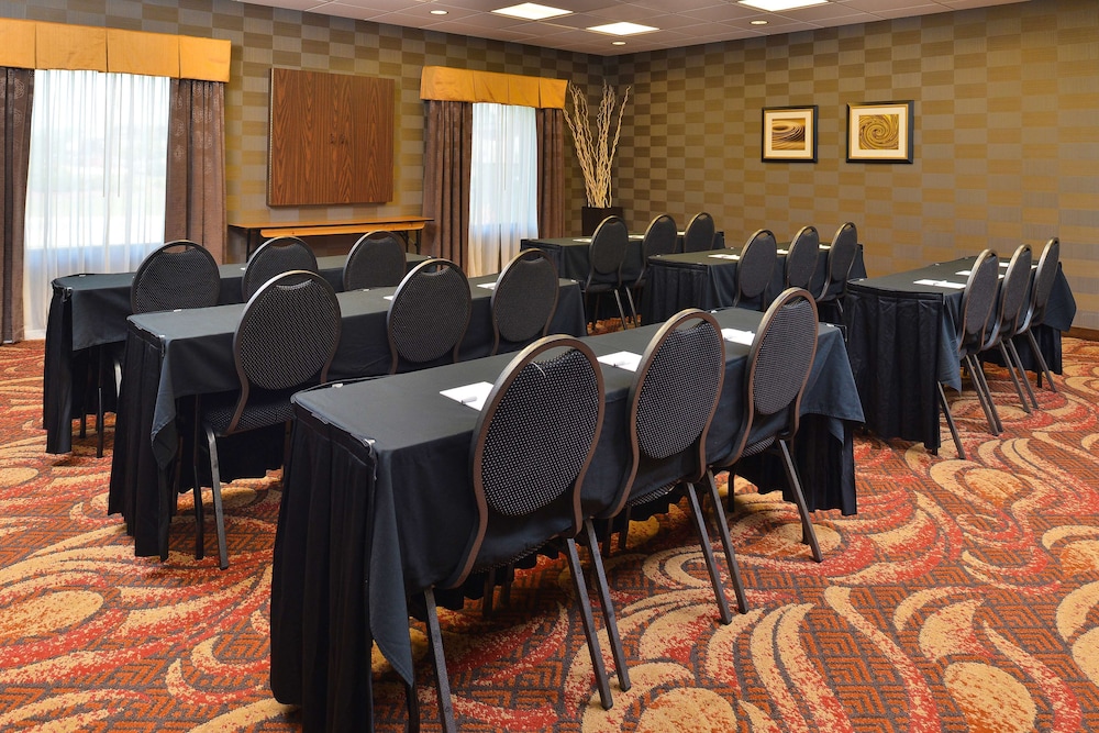 Hampton Inn Clinton IA - photo 52