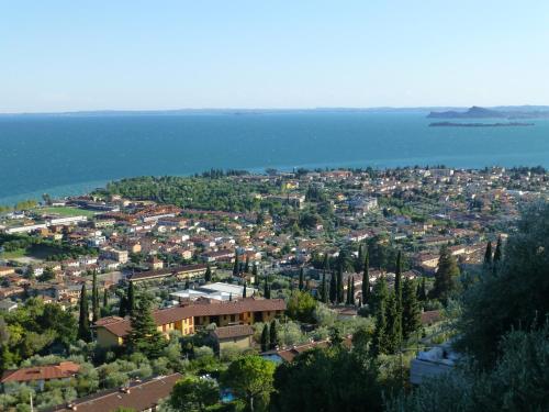 Casa Marsilva holiday apartment in old town centre near the lake — 4-Star Luxury Hotel in Toscolano Maderno, Italy