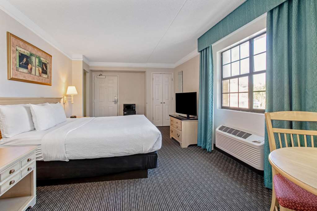 La Quinta Inn Tampa Bay Pinellas Park Clearwater - photo 25