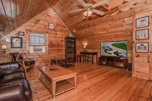 Highland Dream Hot Tub FREE tickets each paid day Near Dollywood WIFI - photo 9