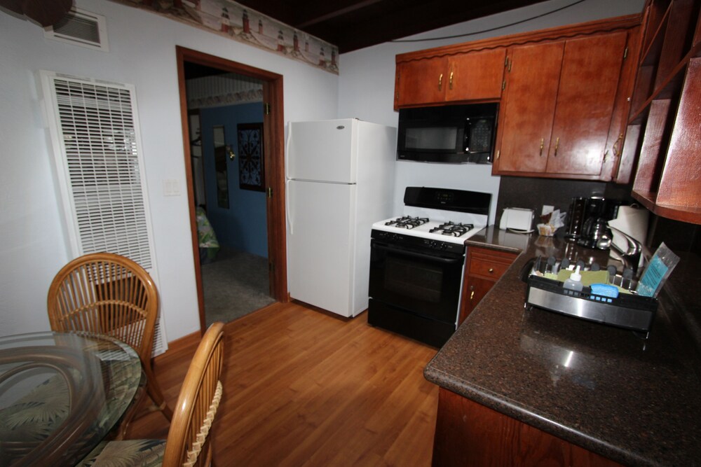 Edgewater Beach Inn - photo 41